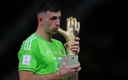 رسميًا.. إيقاف إيميليانو مارتينيز حارس مرمى الأرجنتين لمدة مباراتين