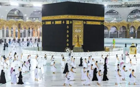 الحكومة تنفي إصدار قرار بتحصيل قيمة برامج رحلات العمرة بالدولار