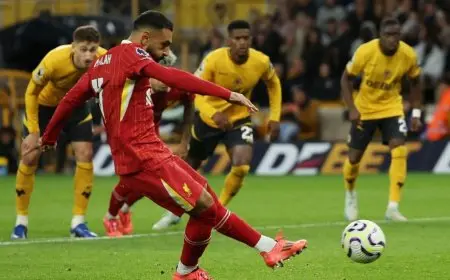 ليفربول يقتنص ثلاث نقاط ثمينة من الذئاب ويتصدر البريمييرليغ