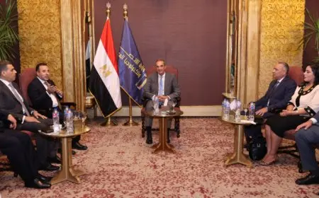 وزير الاتصالات يستعرض استراتيجية مصر الرقمية والأجندة التشريعية للوزارة