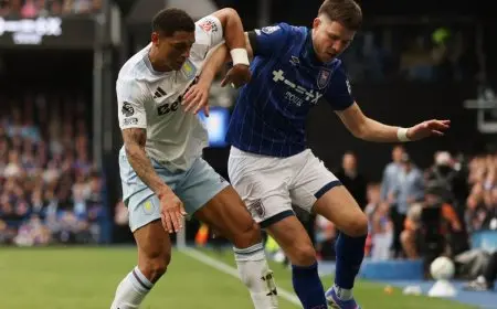 ثنائية ديلاب تقود إبسويتش تاون للتعادل مع أستون فيلا