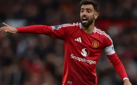 برونو فرنانديز يحتج على قرار طرده أمام توتنهام