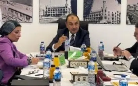 وزير قطاع الأعمال العام يجتمع برؤساء شركات القابضة للتشييد لمتابعة مؤشرات الأداء وموقف المشروعات