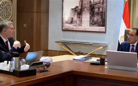 رئيس الوزراء يتابع مع وزير البترول سداد مستحقات الشركاء الأجانب