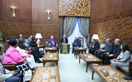 خلال لقائه شيخ الأزهر.. رئيس الطائفة الإنجيلية: رسالتنا كقادة دينيين هي الدعوة إلى السلام والتسامح