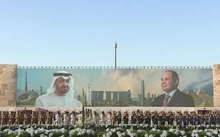 شاهد.. صورة الرئيسان المصري والإماراتي في حفل تخرج دفعة الدفعات العسكرية