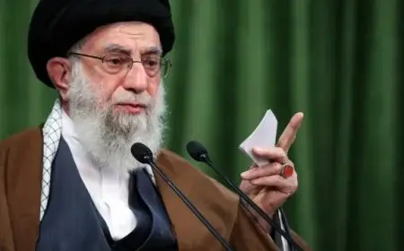 خامنئي في خطبة الجمعة.. دعم غزة حق مشروع في مواجهة الجرائم الإسرائيلية