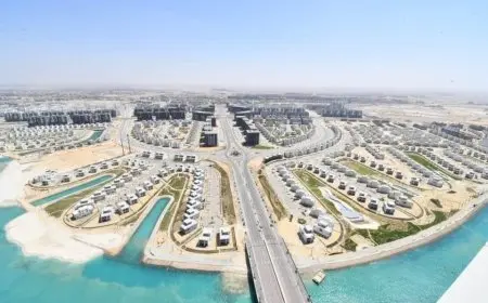 وزير الإسكان يصل مدينة العلمين الجديدة لمتابعة سير العمل بالمشروعات التنموية بإقليم الساحل الشمالي الغربي