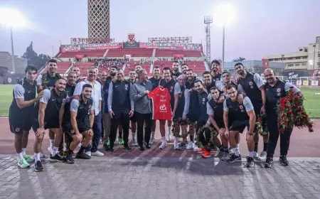 في حضور الخطيب.. فريق الكرة بالأهلي يهنيء أبطال اليد ببرونزية العالم