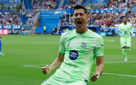 “هاتريك” ليفاندوفسكي يقود برشلونة لفوز مقنع على ألافيس