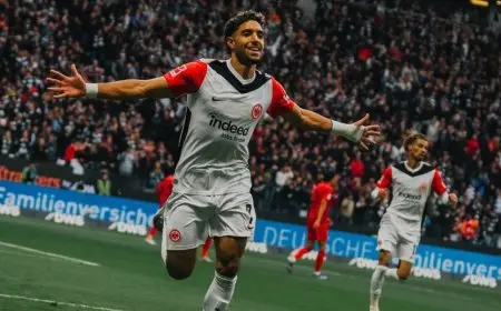 مرموش يسجل هدفين وينتزع تعادلاً مثيراً لفرانكفورت أمام بايرن