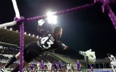 دي خيا يتعملق بصد ركلتي جزاء في ليلة سقوط ميلان