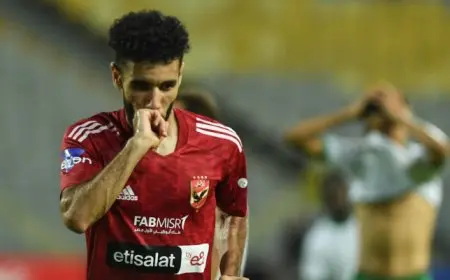 أول تعليق من شوبير على قرار عرض الأهلي القندوسي للبيع