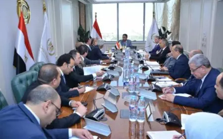 وزير التموين يتابع الموقف التنفيذي لتوافر السلع الاستراتيجية بالسوق المحلي