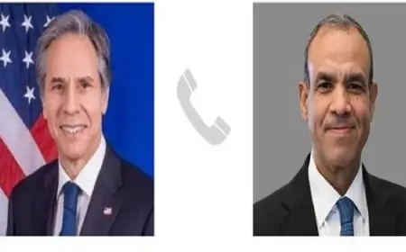 وزير الخارجية والهجرة يجري اتصالاً مع نظيره الأمريكي