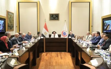 وزير الصحة يوجه بتعزيز منظومة الإسعاف وضمان المخزون الاستراتيجي للأدوية لتحسين جودة الخدمات الطبية