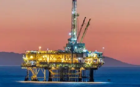 النفط يستقر بعد تراجعه وسط احتمالات وقف إطلاق النار بين إسرائيل وحزب الله