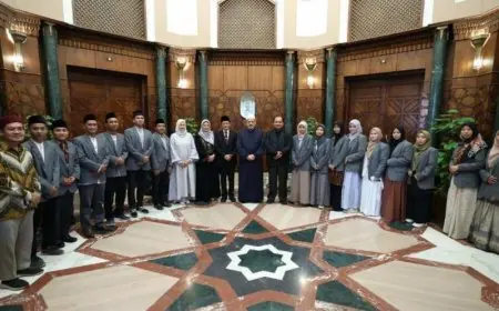 شيخ الأزهر يستقبل الرئيس العام لمسجد الاستقلال بإندونيسيا ويؤكد استعداده للتعاون مع المؤسسة
