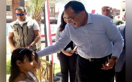 رئيس الوزراء يصل الأقصر لبدء جولة تفقدية لمشروعات تعليمية وصحية وخدمية وسياحية