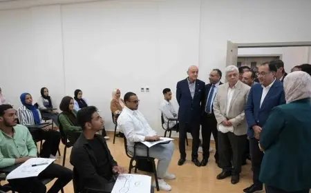 رئيس الوزراء يتابع تطبيق إجراءات التعامل مع مشكلة الكثافات الطلابية