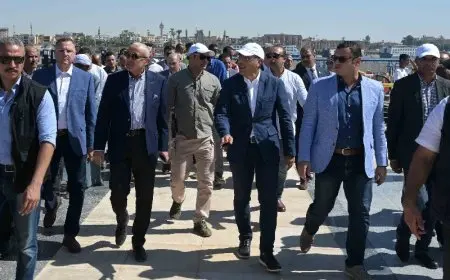 رئيس الوزراء يتابع أعمال تطوير كورنيش البر الغربي والممشى الزجاجي بالأقصر