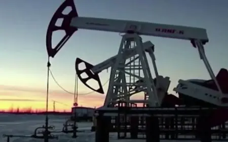 النفط يتجه لتسجيل مكاسب أسبوعية وسط احتمال اضطراب إمدادات الشرق الأوسط