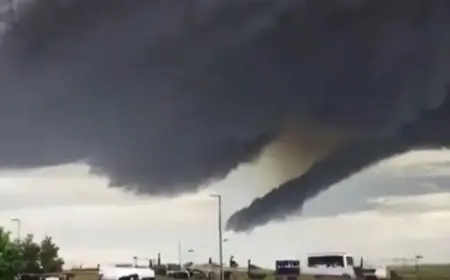 سماء سوداء وخراب مروع.. مشاهد مرعبة من إعصار ميلتون