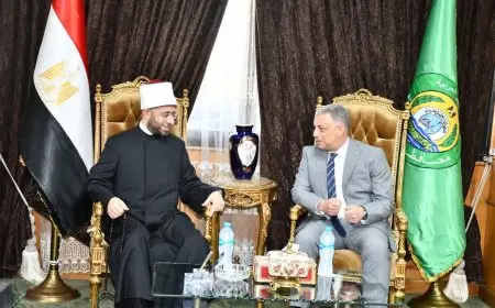 وزير الأوقاف ومحافظ الإسماعيلية يشهدان صلاة الجمعة بمسجد الشهداء الإسلامي احتفالا بالعيد القومي للمحافظة