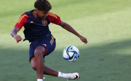 في غياب أولمو.. يامال يرتدي القميص رقم 10 مع إسبانيا