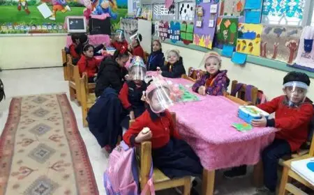 الحكومة: نجحنا في خفض الكثافات بالفصول لأقل من 50 طالبا