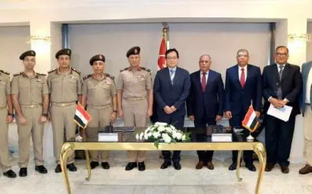 إدارة الإشارة للقوات المسلحة توقع عقد اتفاق مع شركة أبو قير لتداول الحاويات