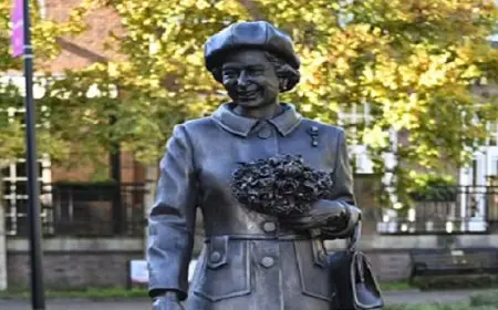 الكشف عن أحدث تمثال للملكة إليزابيث الثانية بنيوكاسل.. شبهها جدا