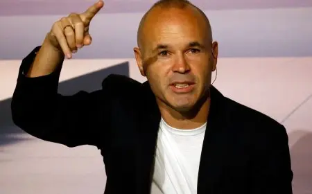 بعد الاعتزال.. هل يطمح إنييستا لتدريب برشلونة أو منتخب إسبانيا؟