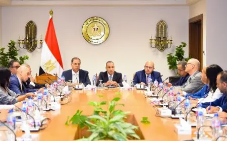 وزير الخارجية يعقد اجتماعاً موسعاً مع قطاعي الهجرة والقنصلي