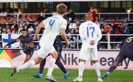 أرنولد يستعيد ذكريات ليفربول مع منتخب إنجلترا بعد 31 عاماً