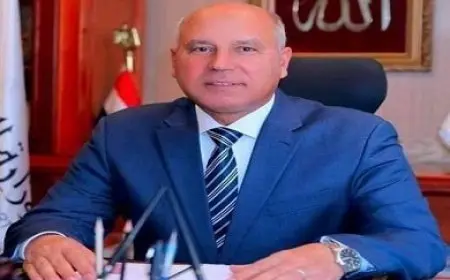 وزير النقل يصل محطة مصر للاجتماع مع قيادات هيئة السكك الحديدية وبعض السائقين