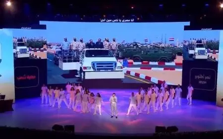 حمادة هلال يقدم أغنية ضمن فعاليات الندوة التثقيفية للقوات المسلحة