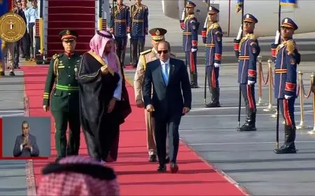 مراسم استقبال رسمية لولي العهد السعودي بمطار القاهرة