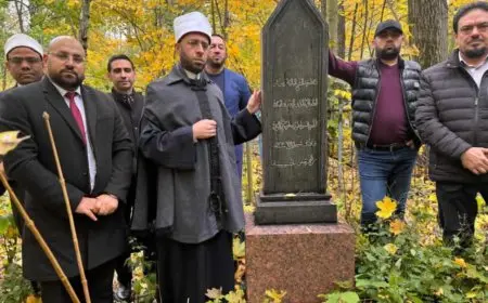 اعتزازا بمصر وعظمائها من الرواد الأوائل.. وزير الأوقاف يزور ضريح الطنطاوي في سانت بطرسبرج بروسيا