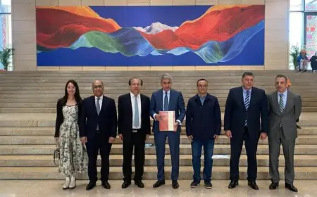وزير السياحة يزور متحف الصين الوطني للفنون والحرف ببكين.. ويلتقي بمدير المتحف