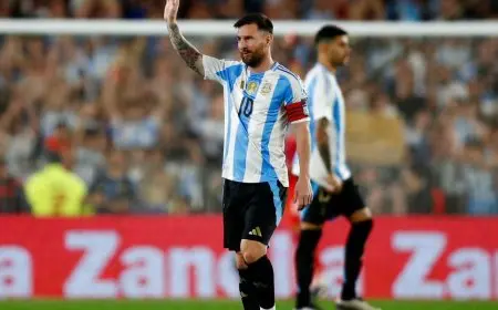 سكالوني يطالب ميسي بالاستمرار في الملاعب “أطول فترة ممكنة”