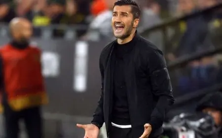 مدرب دورتموند يطالب لاعبيه بالصبر ويحذرهم من “الشك”