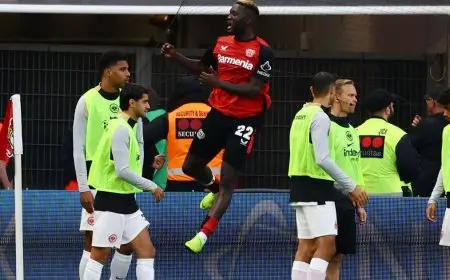 خطأ فادح لحارس فرانكفورت يهدي باير ليفركوزن الفوز