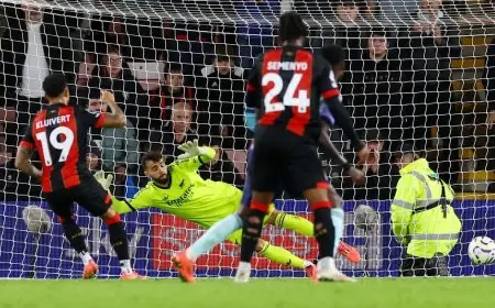 أرسنال يسقط أمام بورنموث بعد طرد صليبا