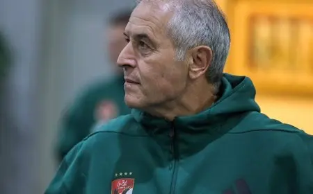 كولر يحاضر لاعبي الأهلي قبل مواجهة سيراميكا كليوباترا في نصف نهائي السوبر المصري