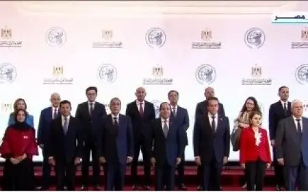 التقاط صورة تذكارية للرئيس السيسي مع المشاركين بالمؤتمر العالمي للسكان والصحة والتنمية البشرية