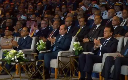 الرئيس السيسي يشاهد فيلما تسجيليا بعنوان أنت البداية