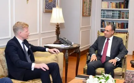 وزير الخارجية والهجرة يستقبل المبعوث الأممي لليمن