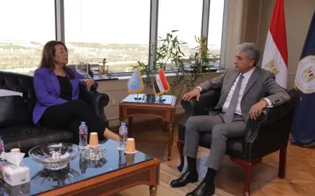 وزير السياحة يلتقي غادة والي لبحث سبل التصدي للاتجار غير المشروع في الآثار