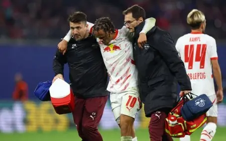 لايبزيغ يكشف تفاصيل إصابة تشافي سيمونز أمام ليفربول